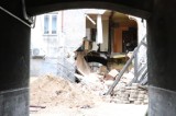 Katastrofa budowlana przy ulicy 25 Czerwca w Radomiu. Lokatorzy z oficyny w zawieszeniu. Bez ekspertyzy budowlanej, nie wiadomo, czy wrócą