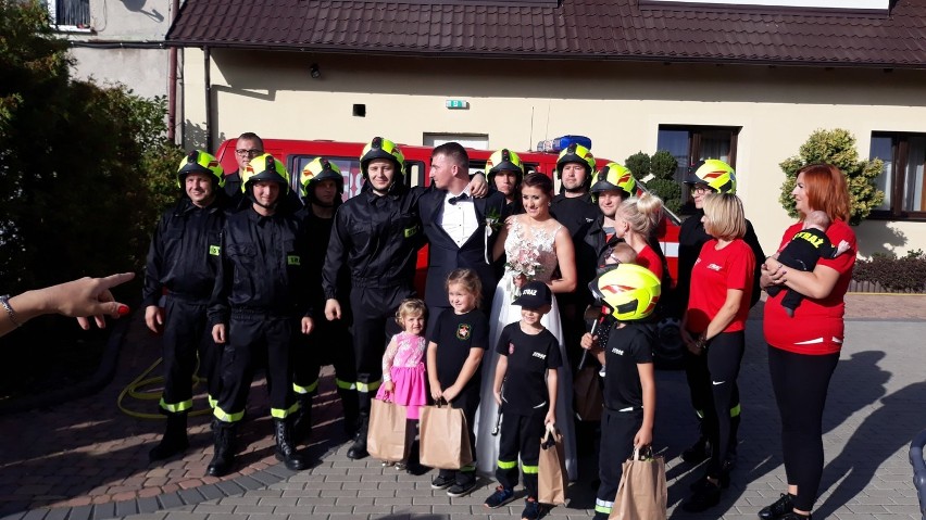 Najpierw były wyjątkowe oświadczyny, a teraz piękny ślub strażaka z OSP Jaczów