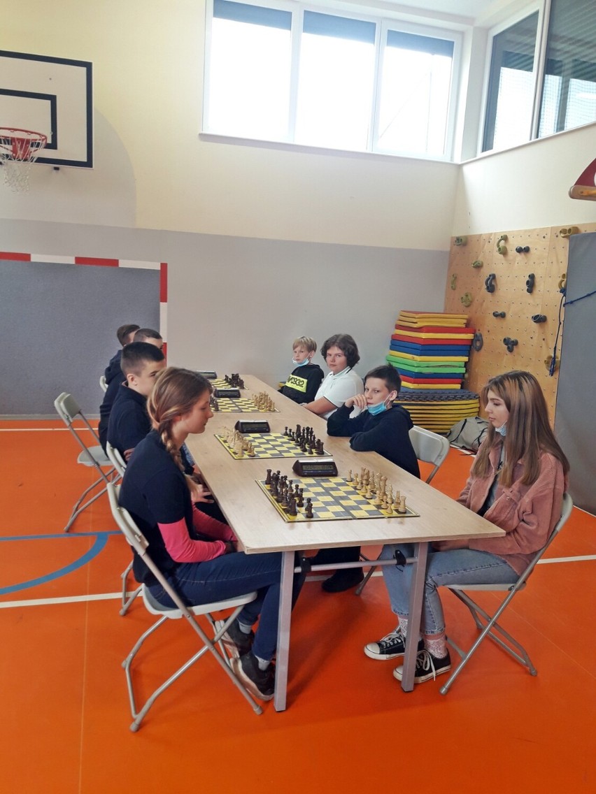 Drużyna „Szóstki” zajęła drugie miejsce w Półfinale Wojewódzkim Igrzysk Młodzieży Szkolnej w szachach drużynowych