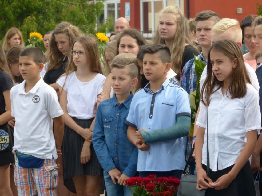 Uczniowie z Ostrowca zakończyli rok szkolny (ZDJĘCIA)