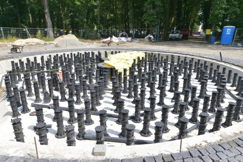 Trwa przebudowa Parku Miejskiego w Sandomierzu - widać już pierwsze zmiany (ZDJĘCIA)
