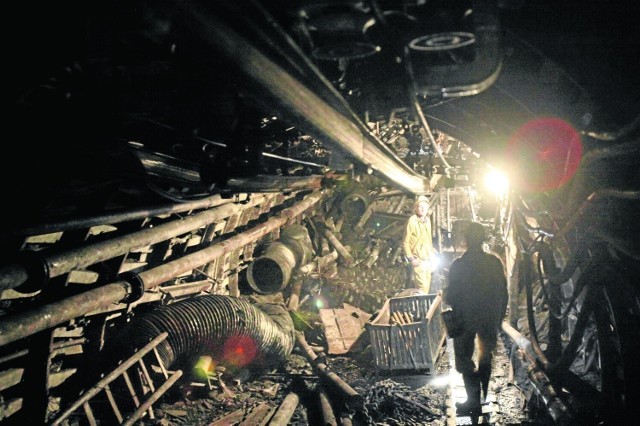 W kopalni Knurów trwa akcja ratunkowa.