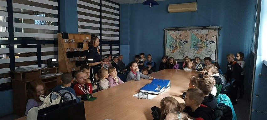 Dzieci ze Złoczewa odwiedziły sieradzkich policjantów