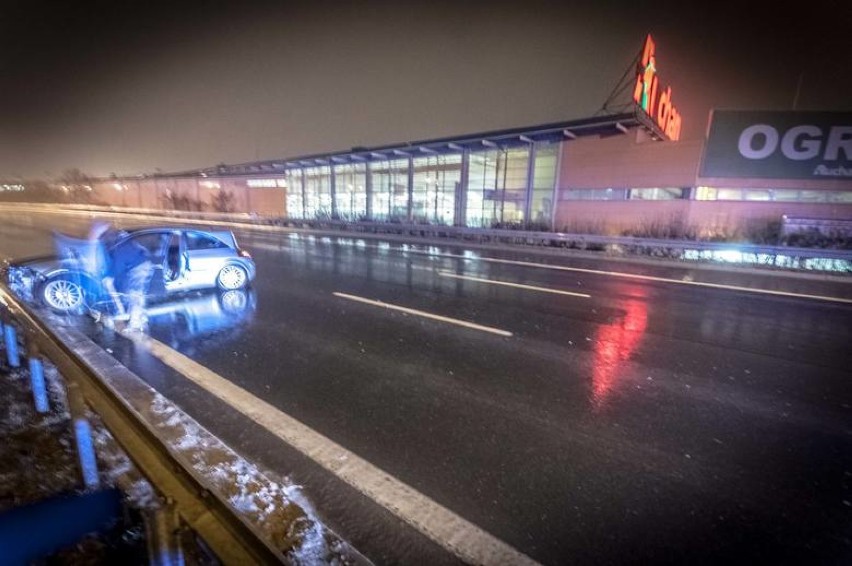 Katowice: Wypadek przy tunelu: Zderzyły się 3 samochody
