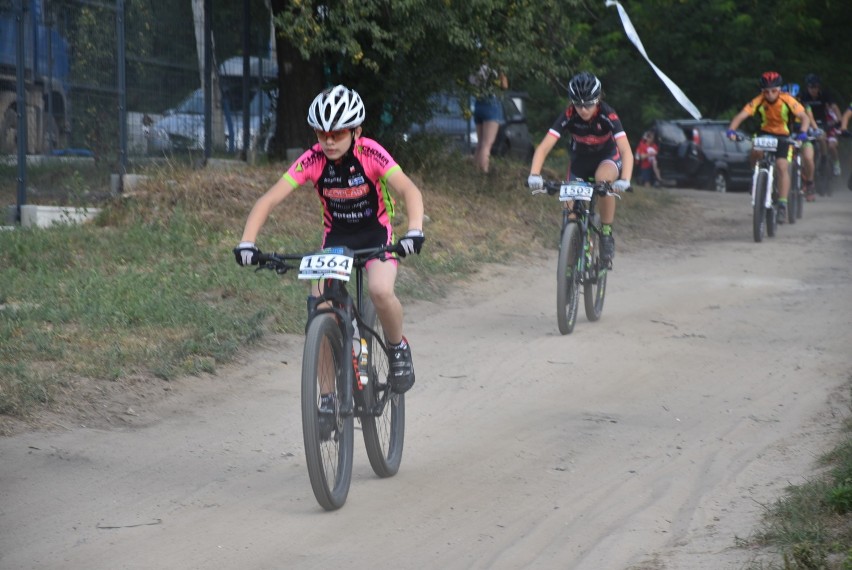 Bike Atelier KIDO w Psarach. Najmłodszy uczestnik zawodów miał 1,5 roku