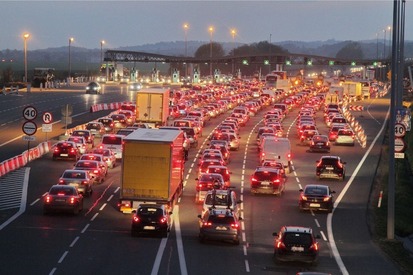 Autostrada A4 w okolicy Krakowa jest jedną z najbardziej...