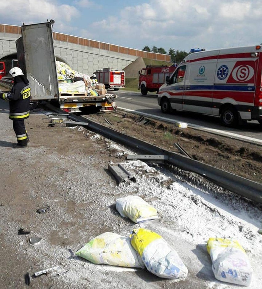 Kolejny wypadek na autostradzie. Zderzenie dwóch ciężarówek na A2 [ZDJĘCIA]