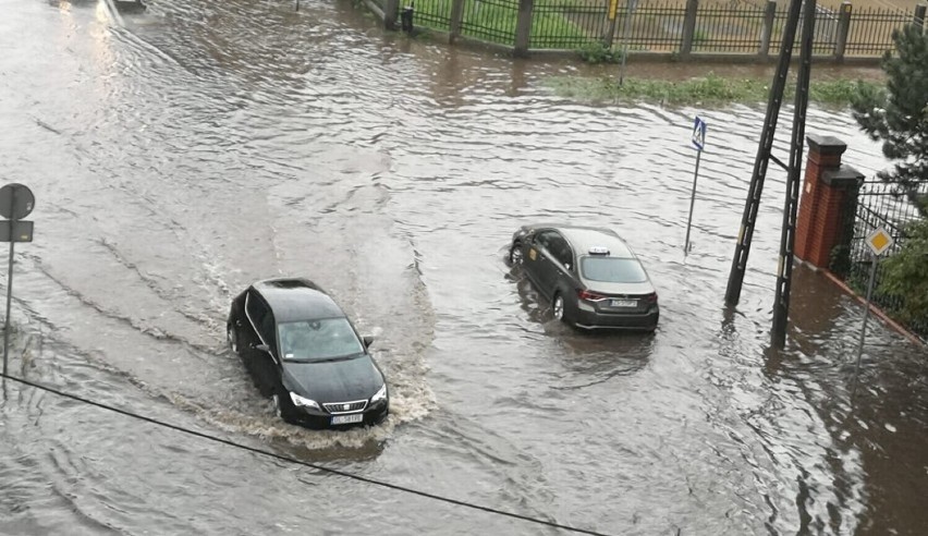 Ulewa w Legnicy. Uwaga! Jest ostrzeżenie hydrologiczne i meteorologiczne IMGW. Kiedy przestanie padać?