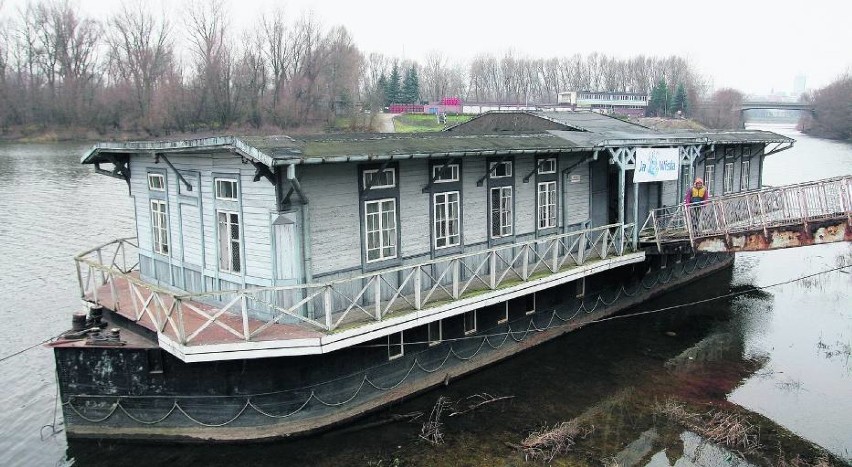 Ponadstuletni Dworzec Wodny był zacumowany w Porcie Praskim...