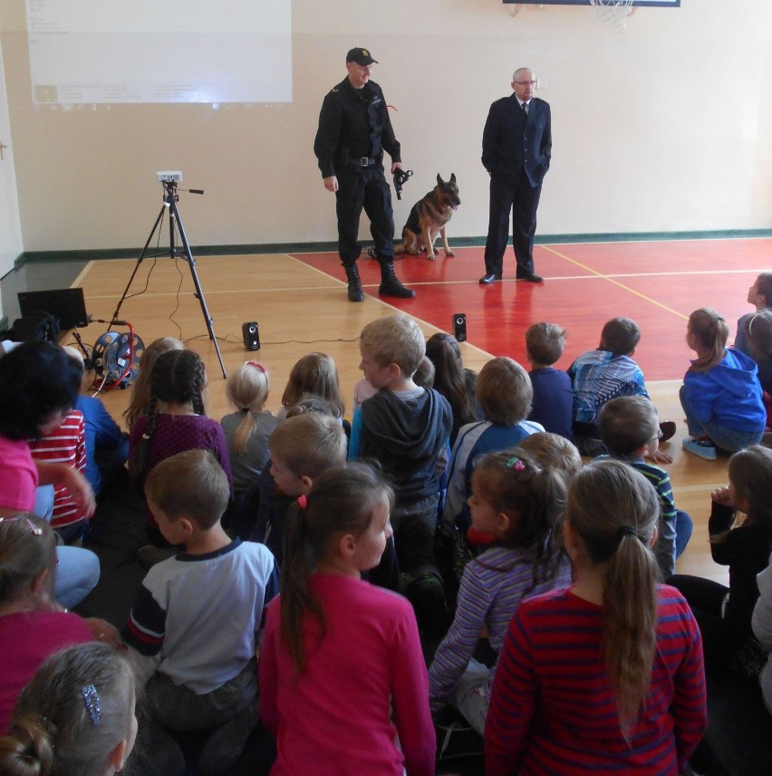 Funkcjonariusze SOK odwiedzili Szkołę Podstawową nr 9 w Malborku