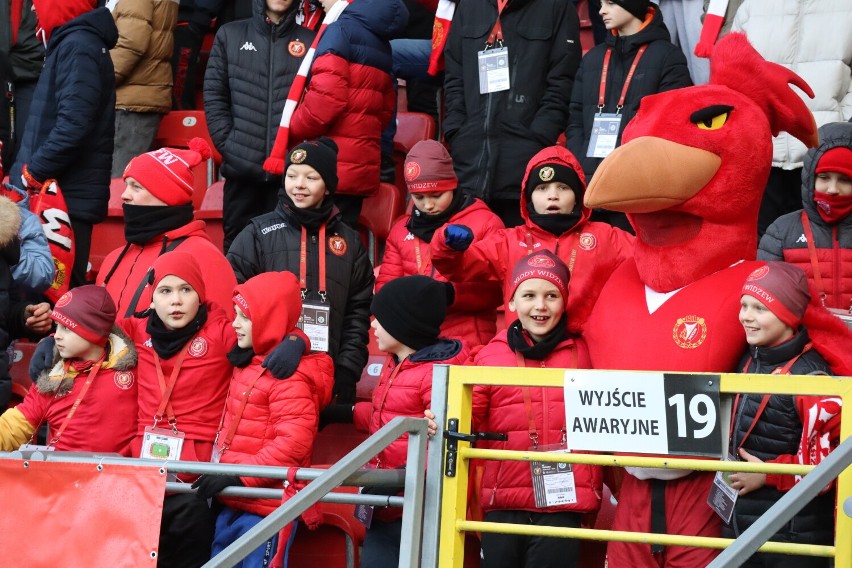 Prawie 19 tysięcy kibiców dopingowało Widzew. Zobaczcie fanów na trybunach ZDJĘCIA