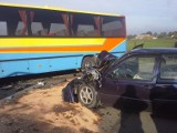 Groźny wypadek w okolicach Działdowa. Golf zderzył się z autobusem [zdjęcia]