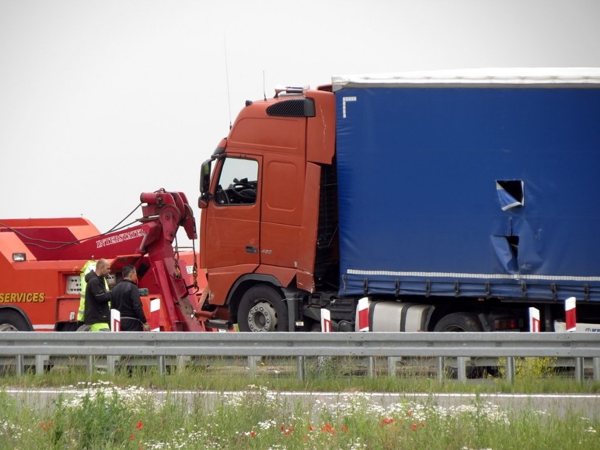 Bielany Wrocławskie: Ciężarówka zablokowała wjazd na AOW (ZDJĘCIA)