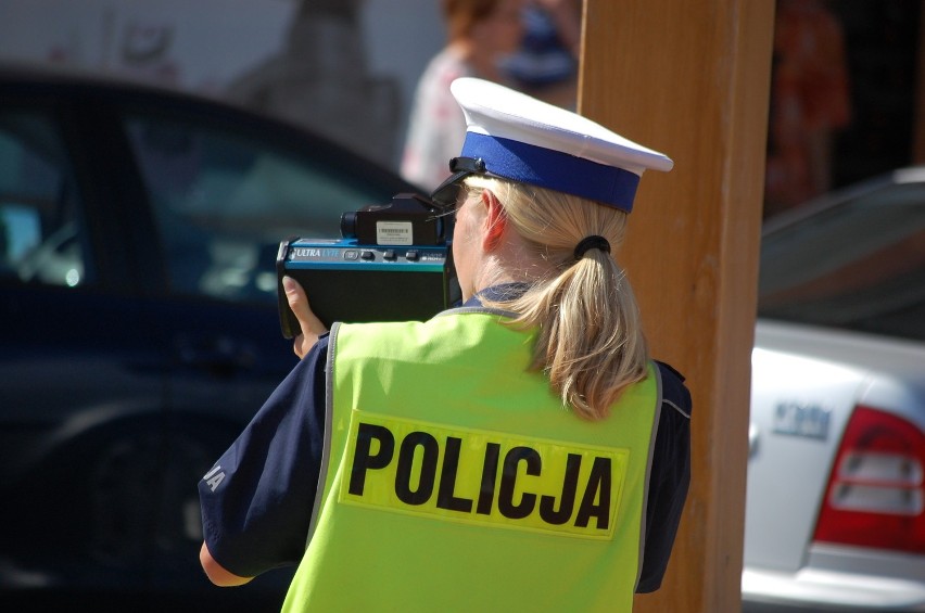 Policjanci z Bytowa kontrolują prędkość z jaką kierowcy jeżdżą po mieście