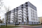 Mieszkanie komunalne, Warszawa. Nowy blok za 22,5 mln zł przekazany lokatorom. Będą w nim mieszkać także uchodźcy 