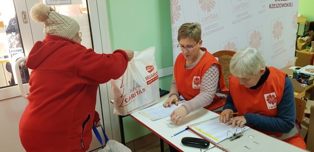 Caritas Diecezji Rzeszowskiej przygotowała 1500 paczek z produktami spożywczymi na Boże Narodzenie