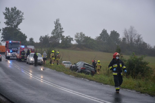 W Dalkowie na DW 241 doszło do wypadku z udziałem dwóch samochodów osobowych