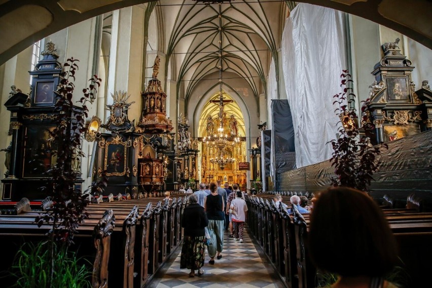 Kościół św. Mikołaja w Gdańsku. Kto znajduje się na odnawianym obrazie? Konserwatorzy są w szoku