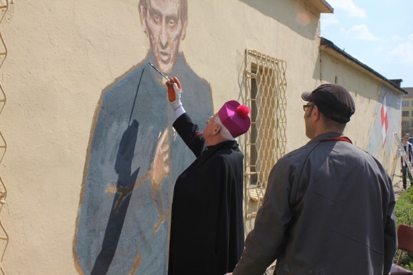 Jedenaście lat temu malowali święte murale w Legnicy. Pomagał nawet biskup, zobaczcie zdjęcia