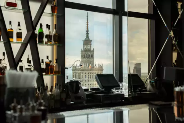 Tak wygląda najwyżej położony bar w Polsce. Rozciąga się z niego niesamowity widok!

Czytaj też: Tam nocował Michael Jackson, a Pavarotti zachwycił się jedzeniem. Poznaj luksusy Hotelu Marriott

