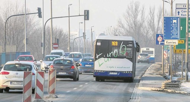 Urzędnicy miejscy chcą, aby buspas na ul. Kamieńskiego, działający wg zasady „1+2”, pozostał na stałe