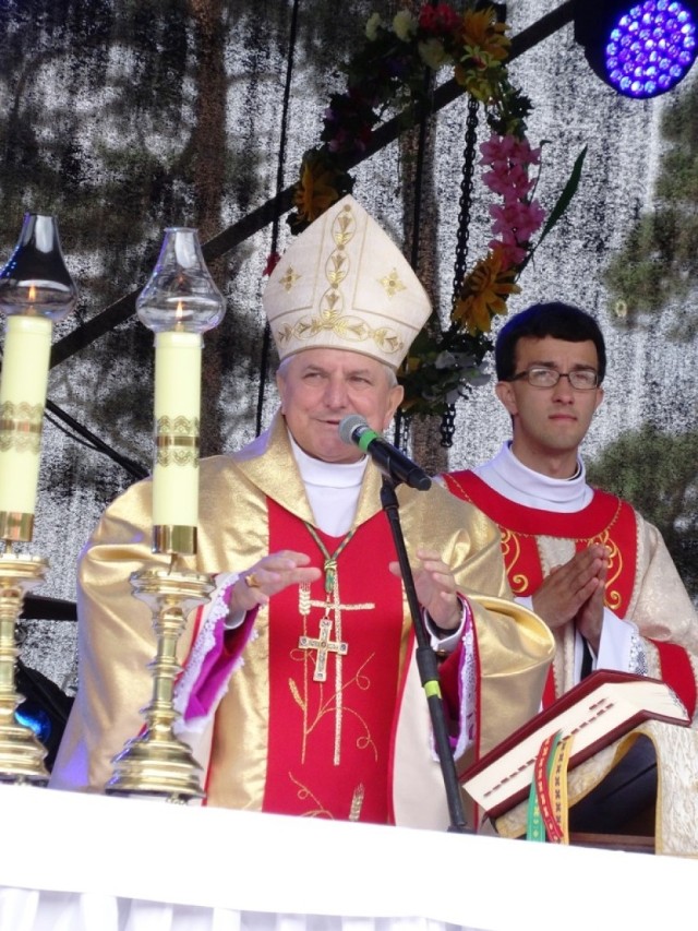 W niedzielę biskup kaliski przyjedzie do Jarocina. Spotka się on z mieszkańcami