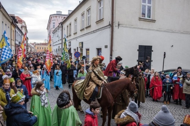 Orszak Trzech Króli w Tarnowie w minionym roku cieszy się dużym zainteresowaniem mieszkańców