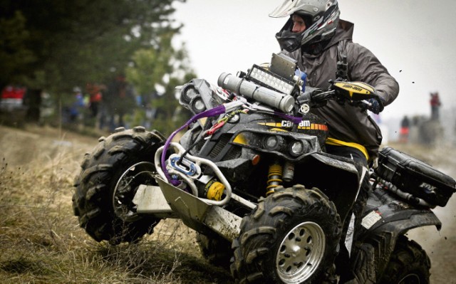 Sporty motorowe we Wrocławiu i okolicach? Czemu nie. Podpowiadamy gdzie i za ile we Wrocławiu i okolicach pojeździmy na quadzie, gokarcie czy motocyklu crossowym.