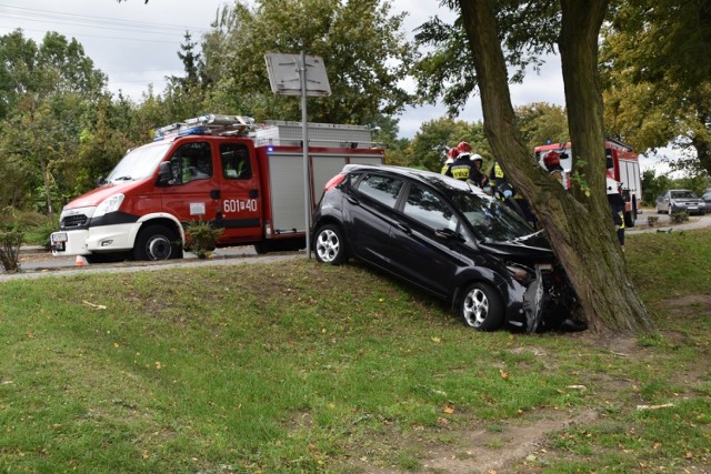 Wypadek w Brodnicy. Zderzenie dwóch aut osobowych na łuku drogi