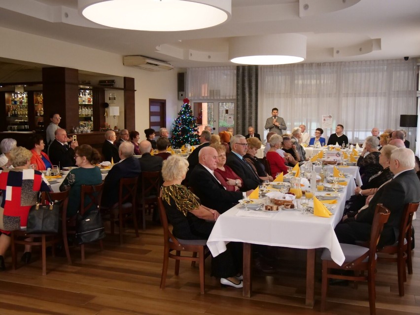 Spotkanie Klubu Seniora „Jarzębinka” połączone było z zabawą...