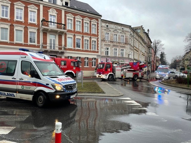 Ogień pojawił się w jednym z mieszkań. ZOBACZ ZDJĘCIA Z AKCJI STRAŻY >>>