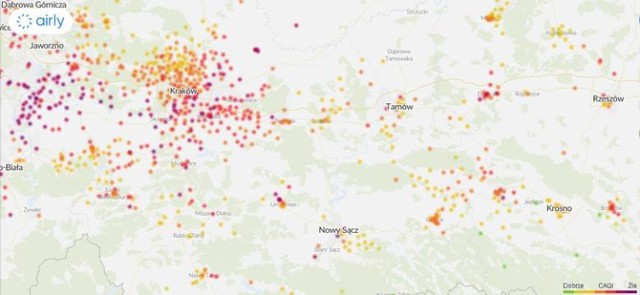 Smog znów zaatakował. Mapa zanieczyszczeń świeci się na czerwono i fioletowo, i to prawie dla całego województwa