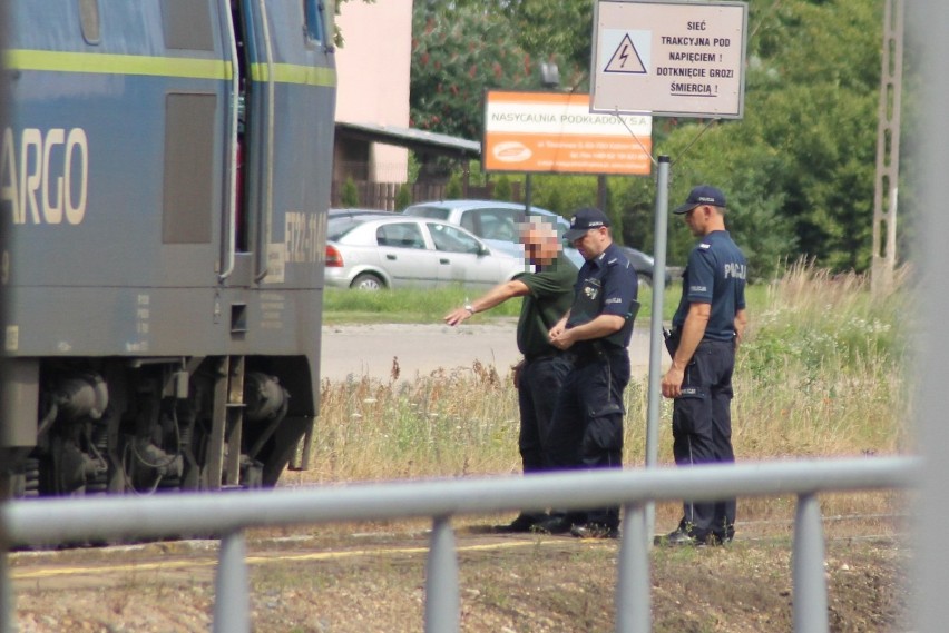 Wypadek na dworcu kolejowym w Koźminie. 30-latka wtargnęła pod pociąg [ZDJĘCIA]   