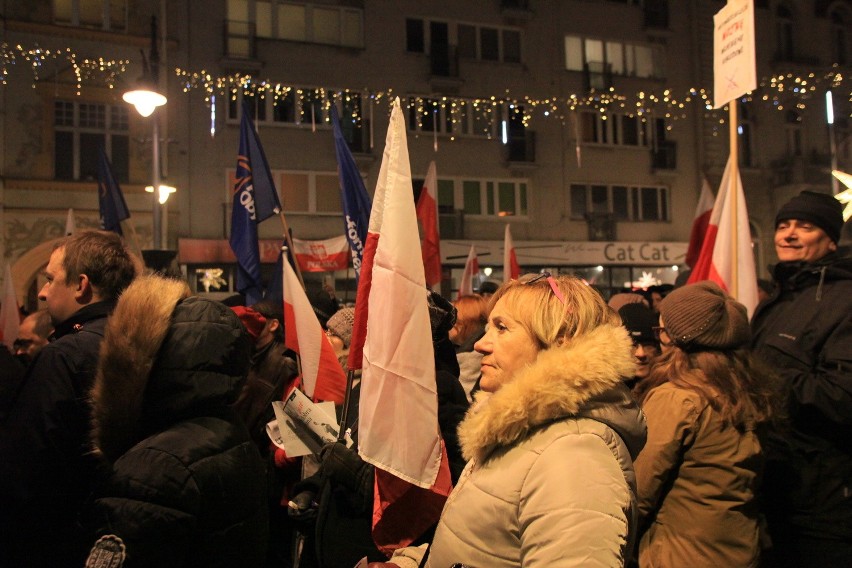 Protest przed siedzibą PiS w Łodzi