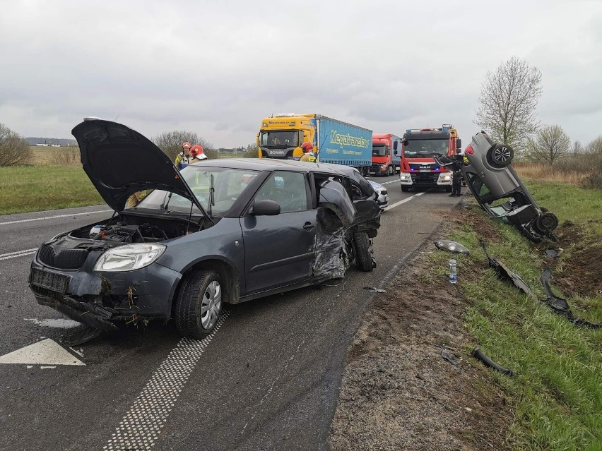 Cztery osoby ranne po wypadku na feralnym skrzyżowaniu w Pniewach [FOTO]
