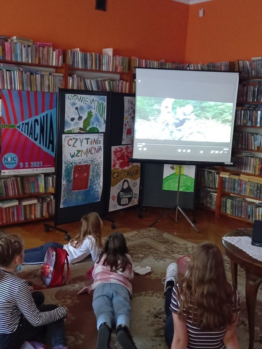 Czytanie wzmacnia - Noc Bibliotek w pruszczańskiej książnicy |ZDJĘCIA