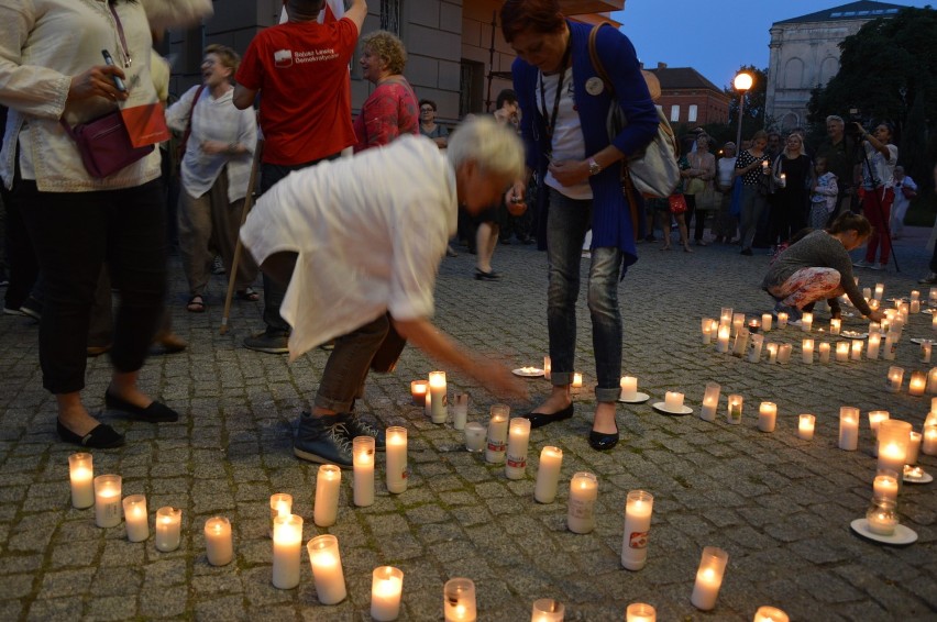 Manifestacja przed zielonogórskim sądem w sprawie zmian w...