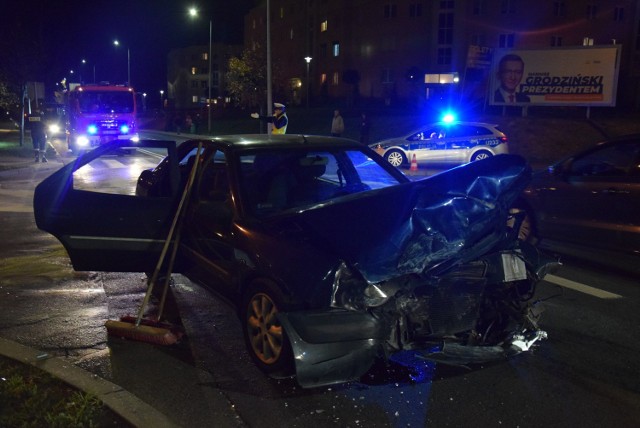 Zderzenie citroena i hyundaia na ulicy Prymasa Stefana Wyszyńskiego w Kaliszu