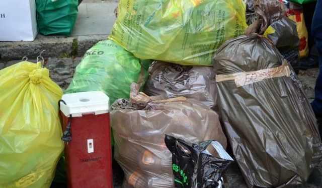 Mieszkańcy Kowala za wywóz śmieci płacą więcej.