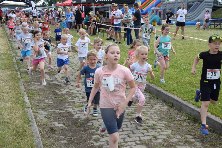 III Bieg Rodzicielstwa Zastępczego. Zobaczcie, jak z trasą biegu poradziły sobie dzieci. Było super! [ZDJĘCIA]