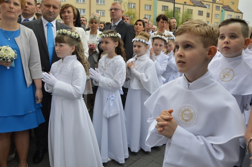 Bełchatów. Pierwsza Komunia Św. w parafii pw. Zesłania Ducha...