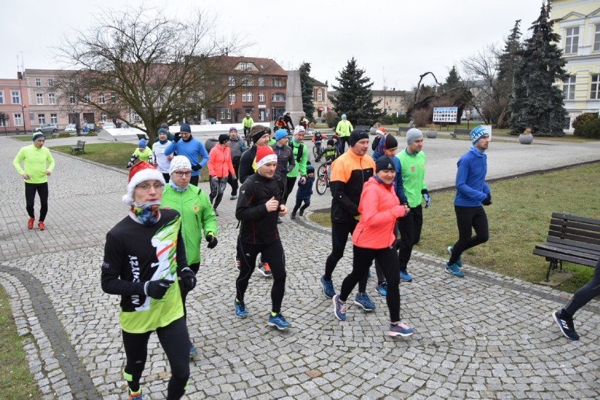 Nowy Tomyśl: Kilkadziesiąt osób wzięło udział w biegu noworocznym