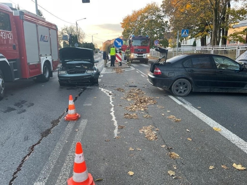 Do wypadku z udziałem dwóch samochodów doszło na ulicy...