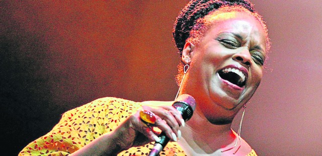 Dianne  Reeves obdarzona jest  fenomenalnym poczuciem rytmu. Porusza publiczność  swoimi balladami