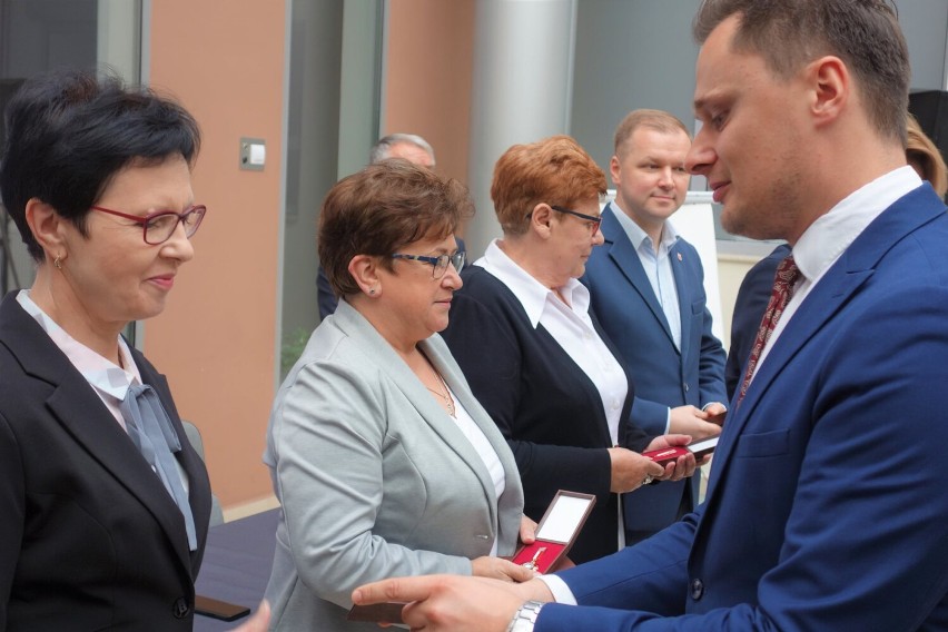 Minister kultury nagrodził opocznian odznaką honorową Zasłużony dla Kultury Polskiej [ZDJĘCIA]