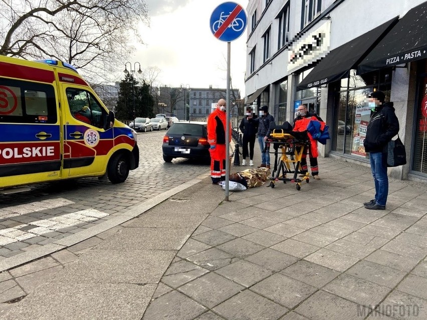 Wypadek w Opolu. Samochód potrącił pieszą na pl. Wolności