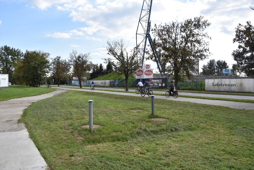 Do igrzysk miasto powinno przebudować ciąg pieszo-rowerowy...