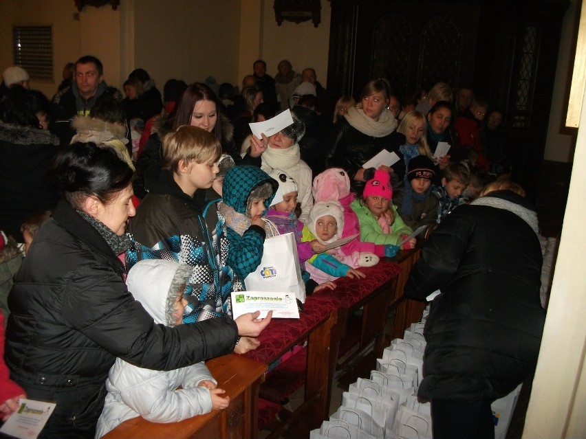 Święty Mikołaj w wałbrzyskim kościele wręczył kolejny raz setki paczek