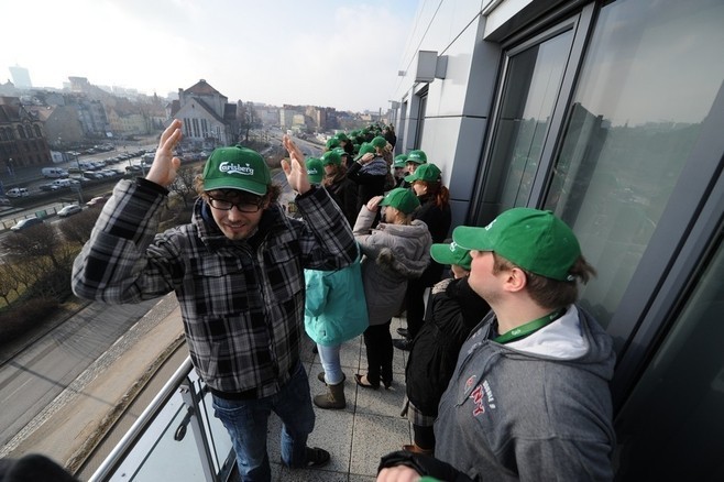 Poznań: Taniec &quot;Let's do the Poznan&quot; w wykonaniu Carlsberga [ZDJĘCIA, WIDEO]