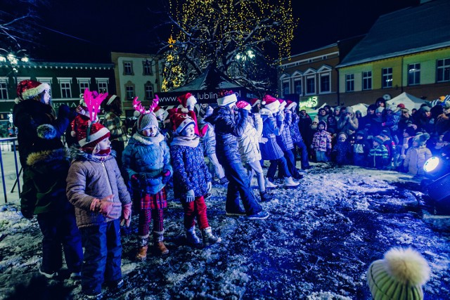 Mikołaj zawitał do Lublińca. Tłumy na Rynku cieszą się i bawią!